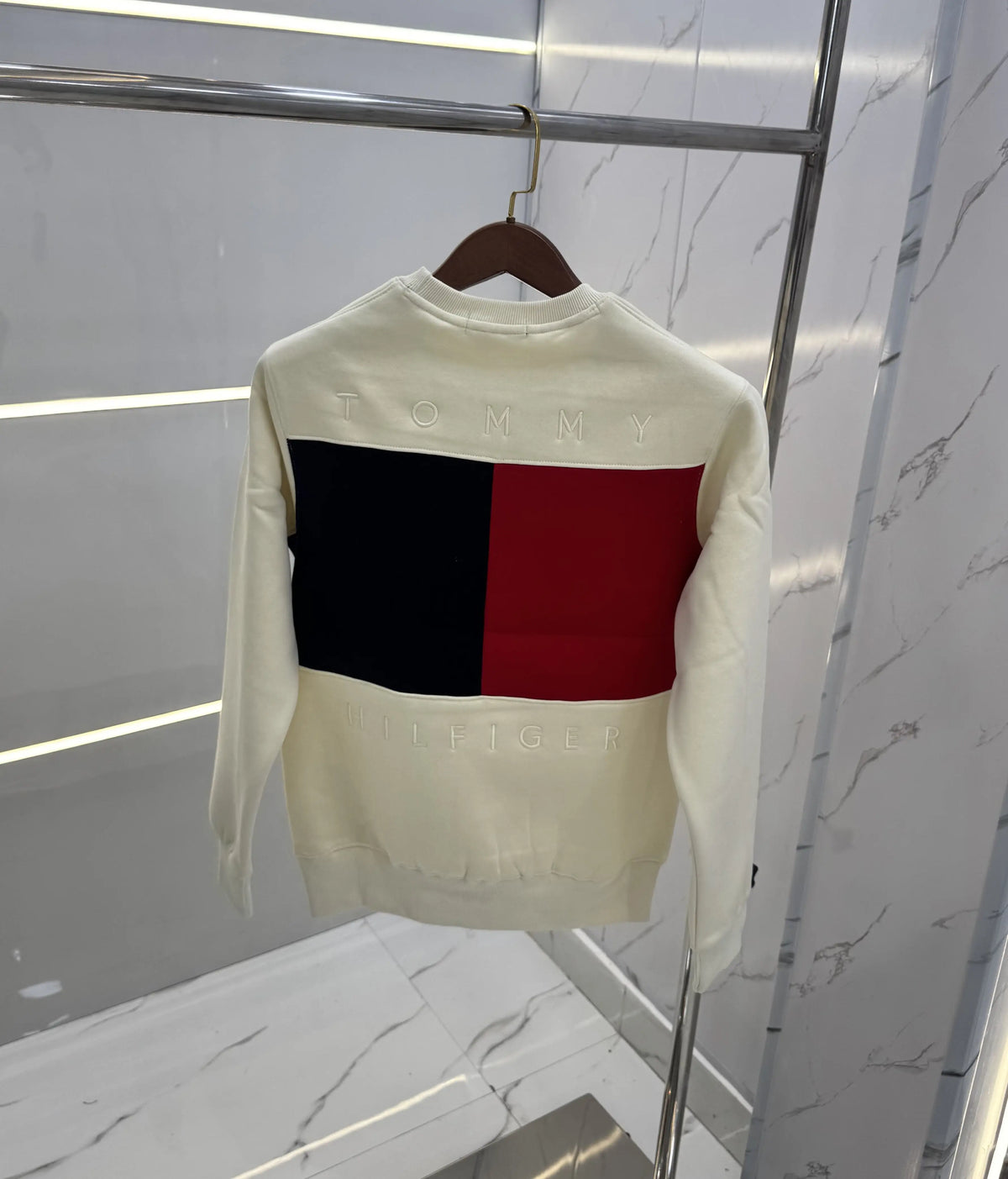 Tomm y Hilfiger Cream Premium Sweatshirt