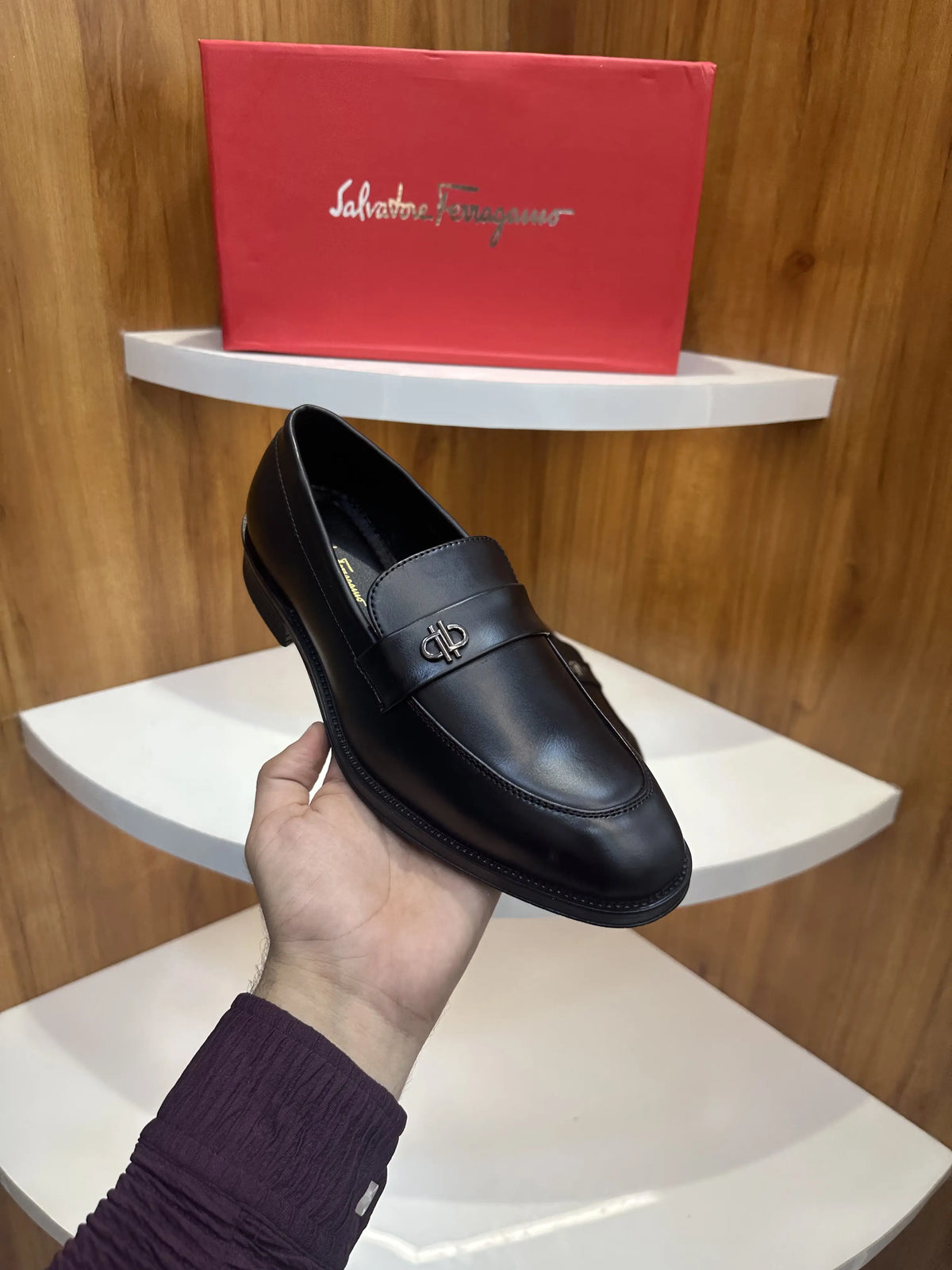 Salvatore_Ferragamo Black Metal Logo Premium Leather Loafers
