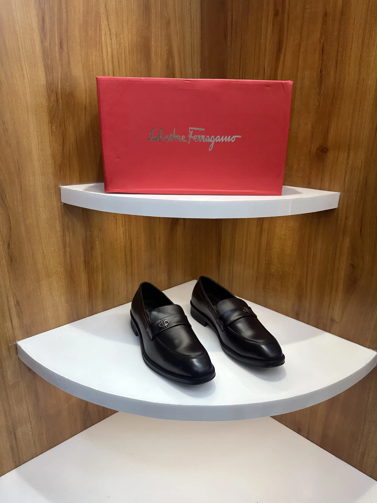 Salvatore_Ferragamo Black Metal Logo Premium Leather Loafers