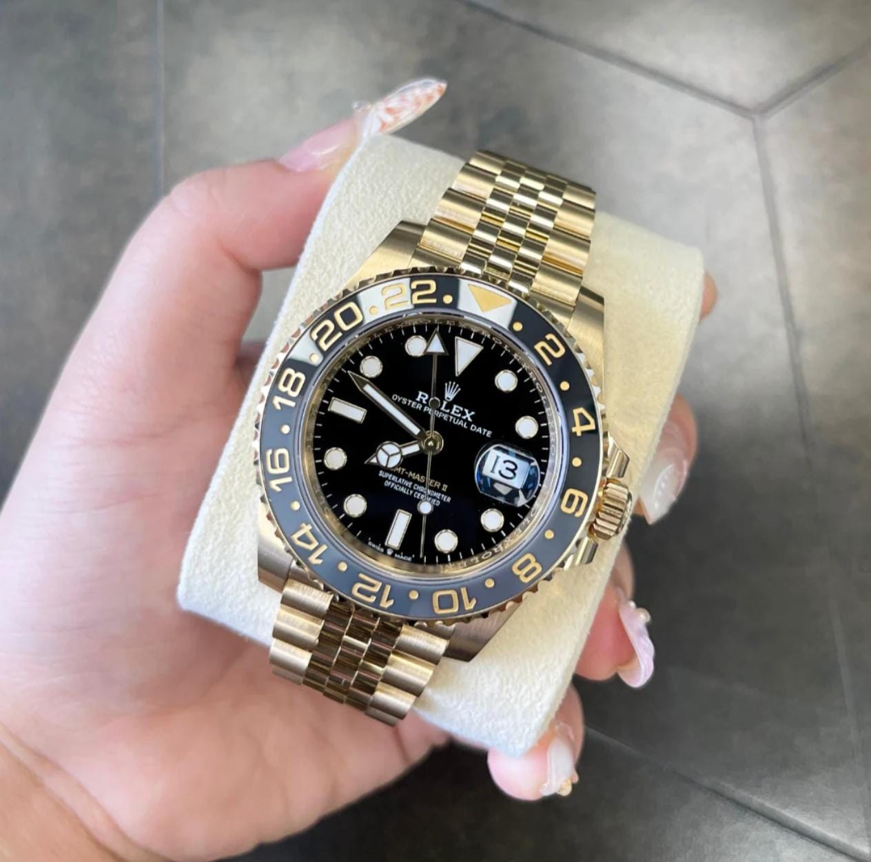 luxury Watch golden black