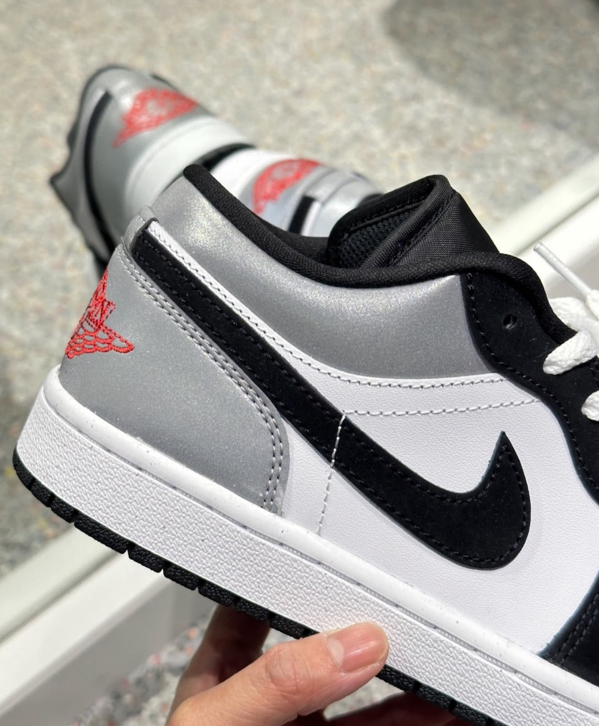 NIK_E AIR JORDAN 1 WHITE FIRE RED BLACK