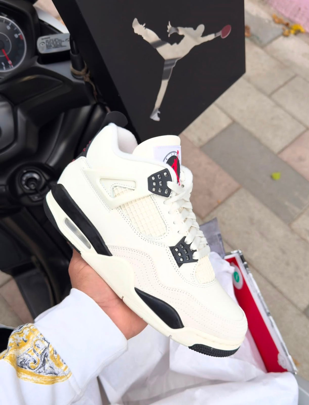 NIK_E AIR JORDAN RETRO 4 FIGHT CLUB