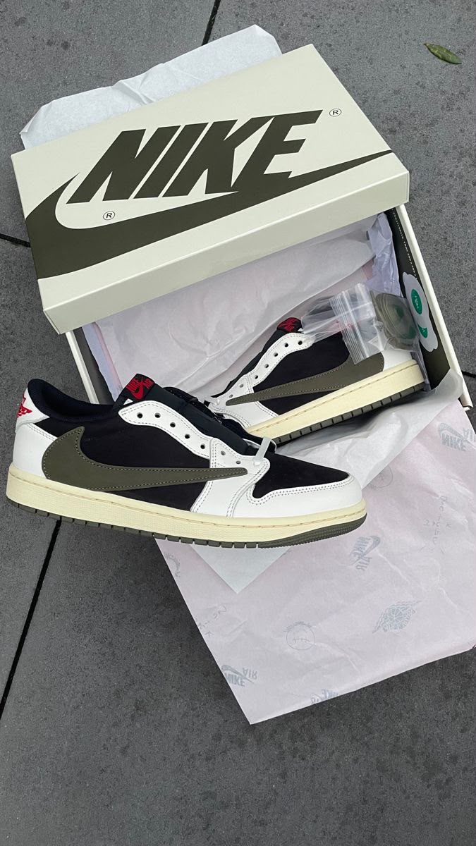 NIK_E AIR JORDON LOW X TRAVISS SCOTTT OLIVE