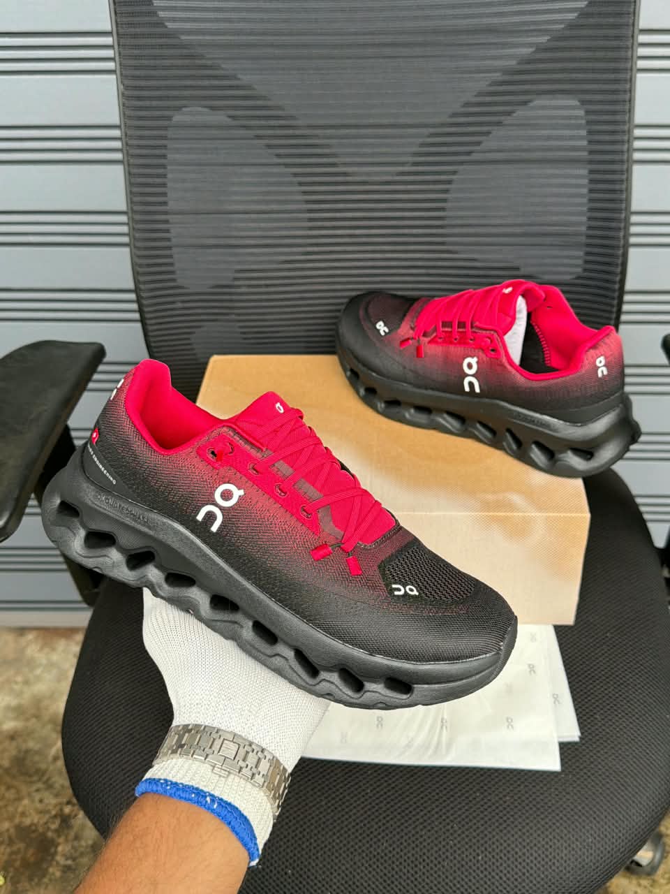 ON CLOU_D TILT BLACK RED