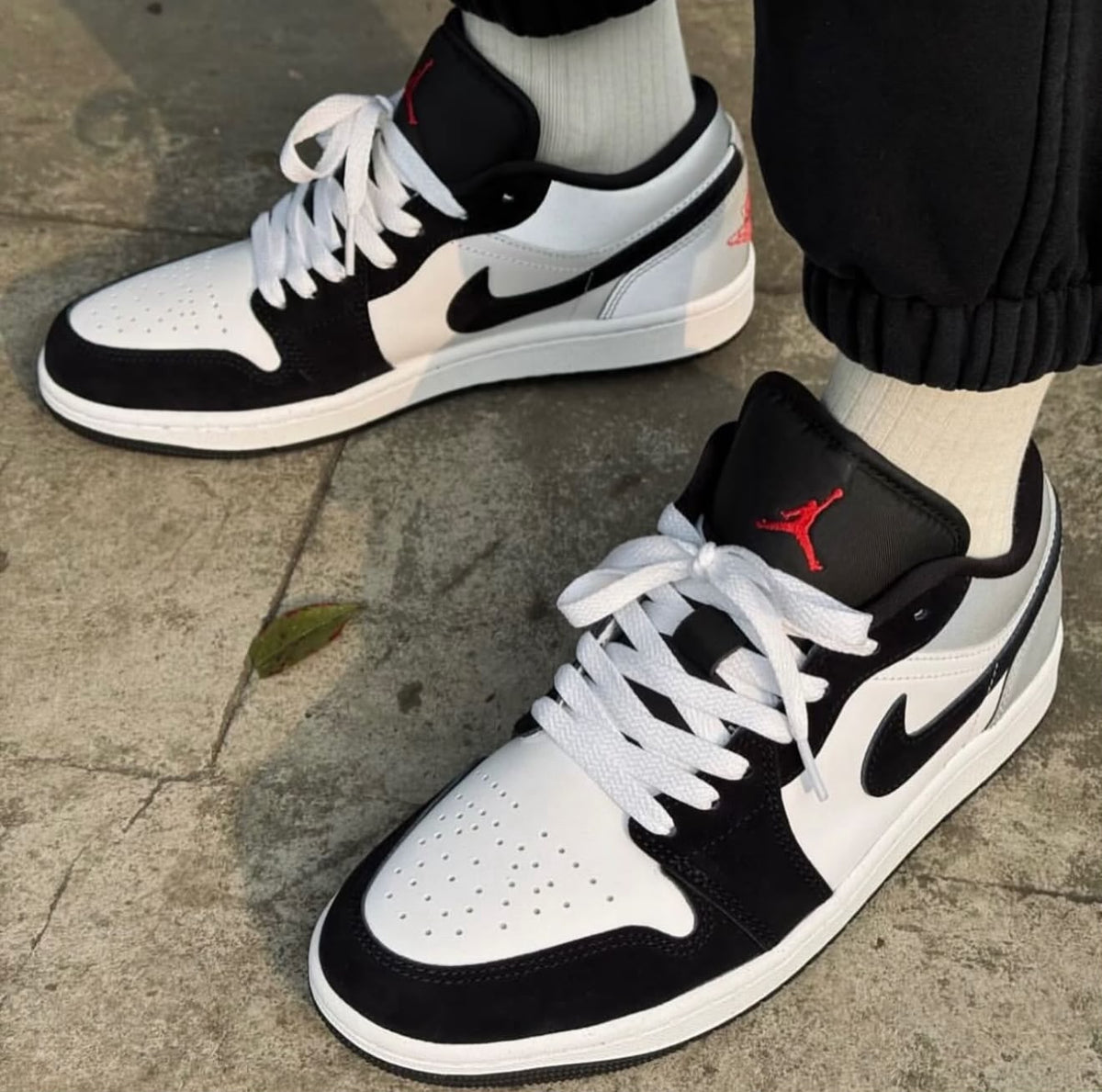 NIK_E AIR JORDAN 1 WHITE FIRE RED BLACK
