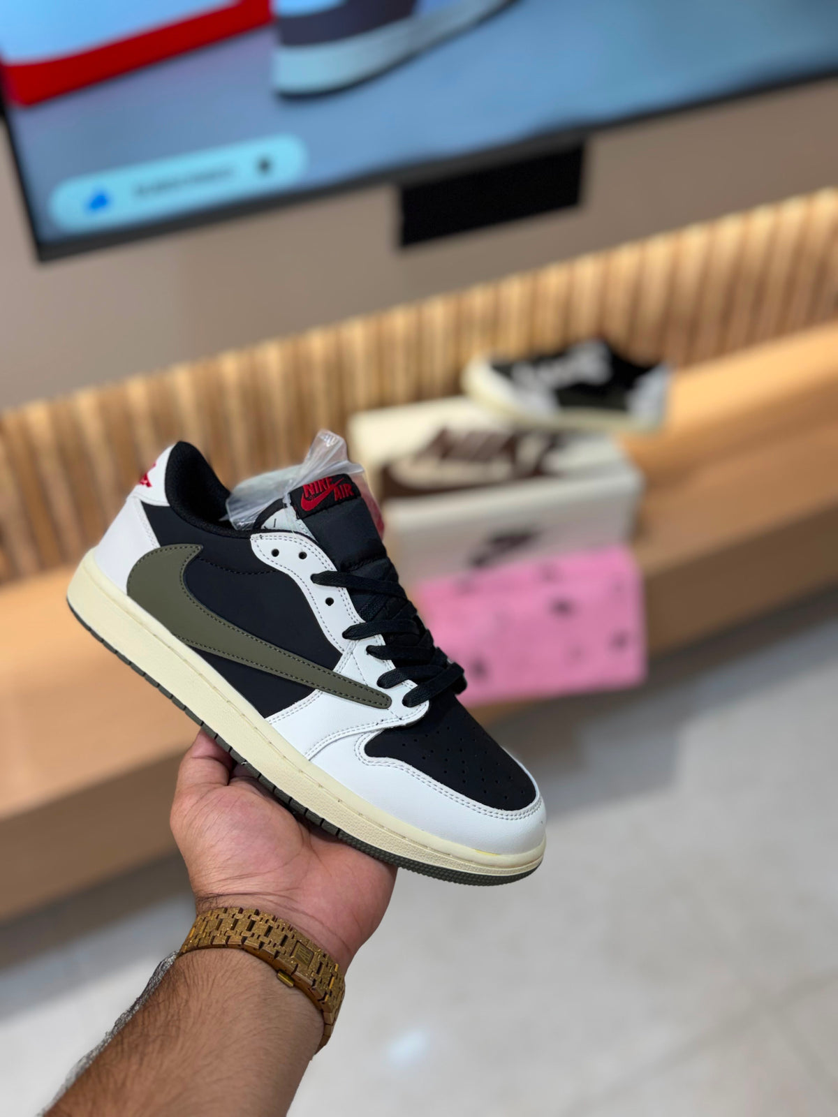 NIK_E AIR JORDON LOW X TRAVISS SCOTTT OLIVE