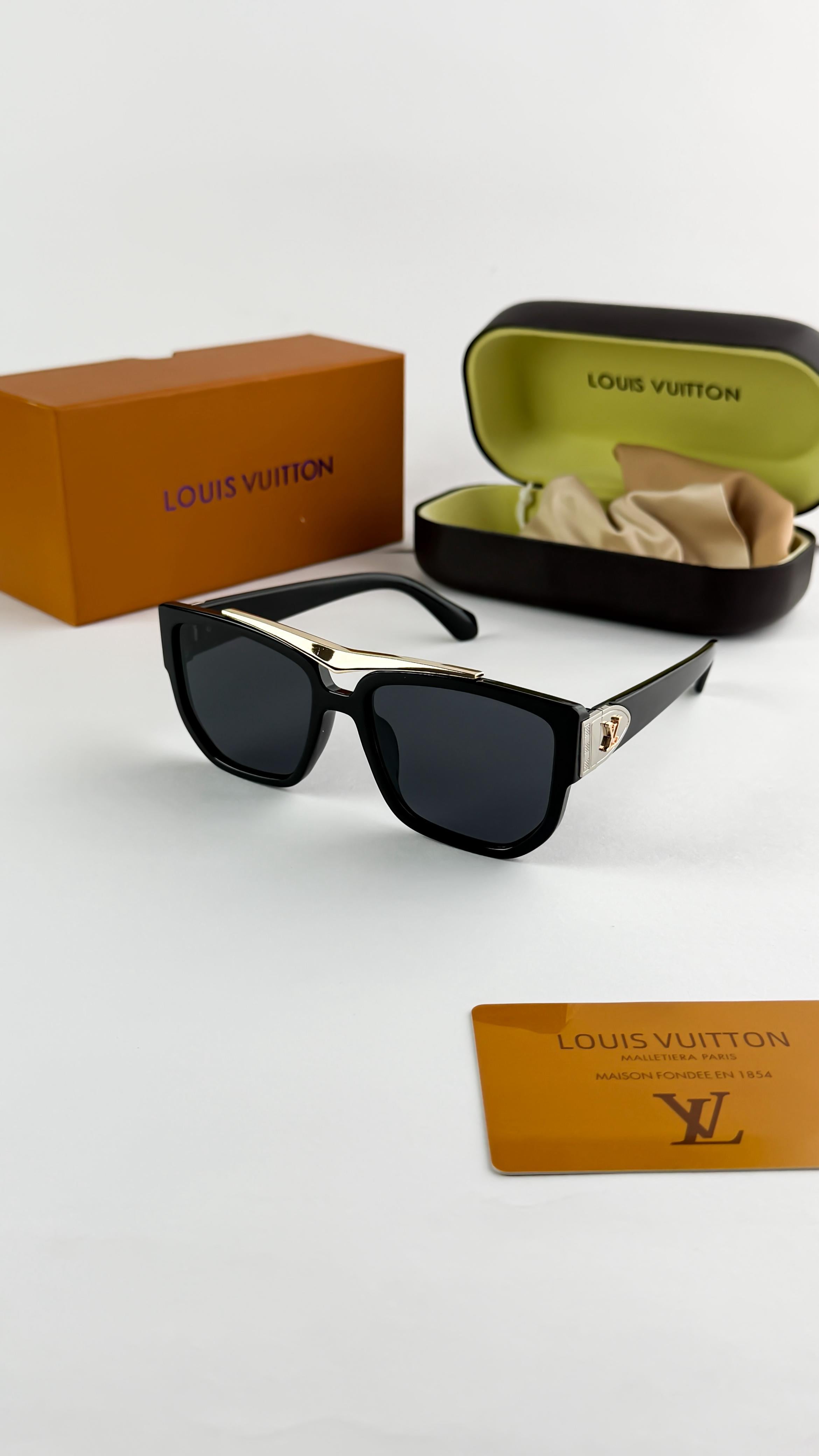 *LOUI_S VUI_TTON GOLD BLACK