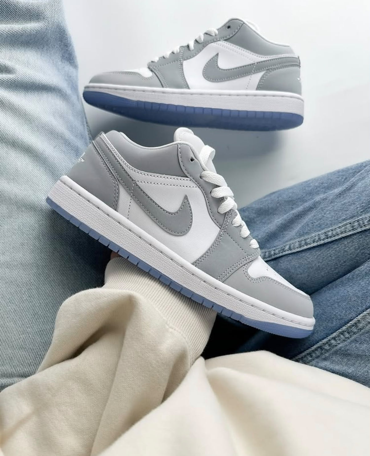 NIK_E AIR JORDAN 1 LOW WHITE WOLF GREY