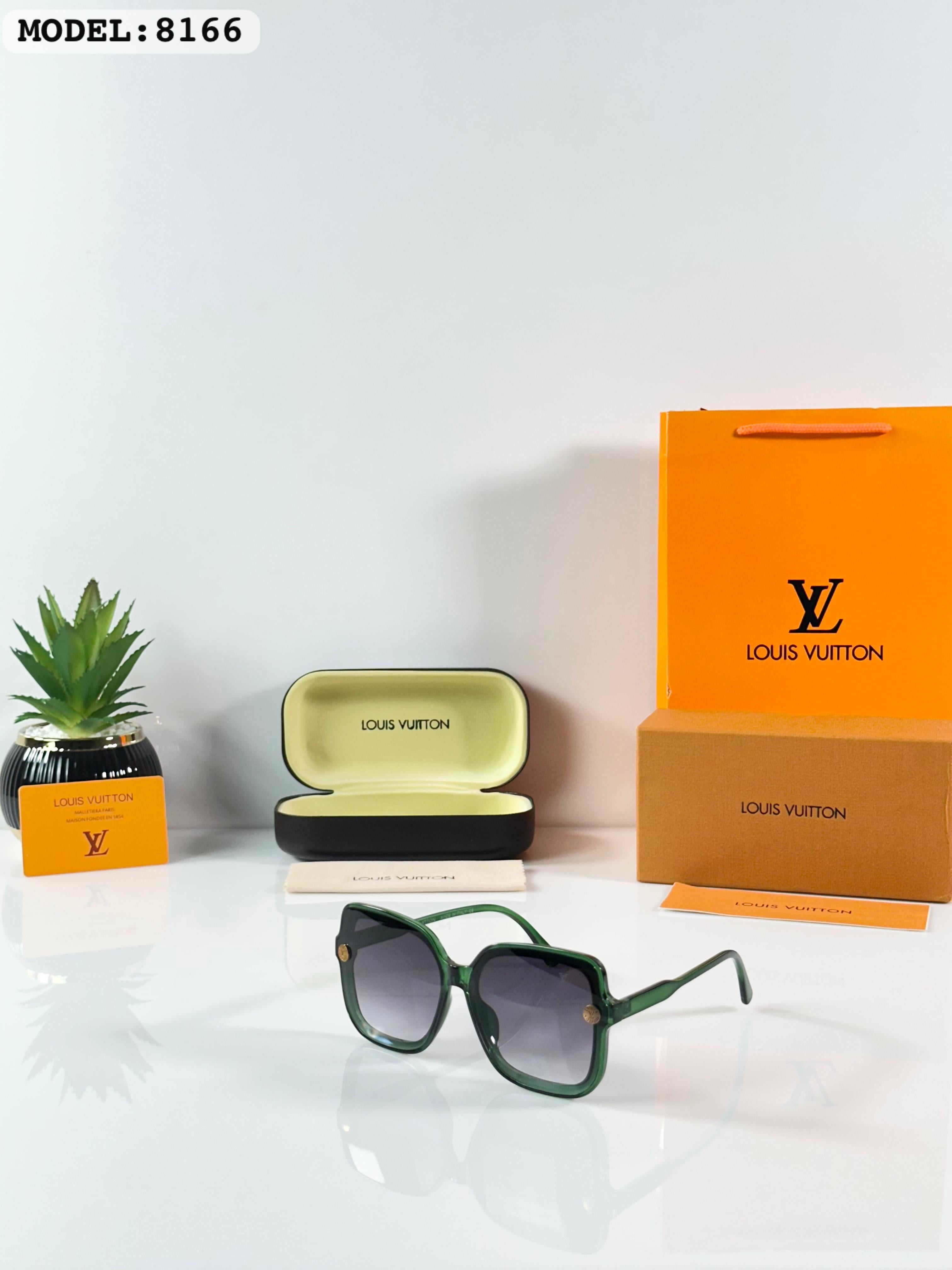 LO_UIS VUITT_ON WMNS 8166 GREEN BLACK DC