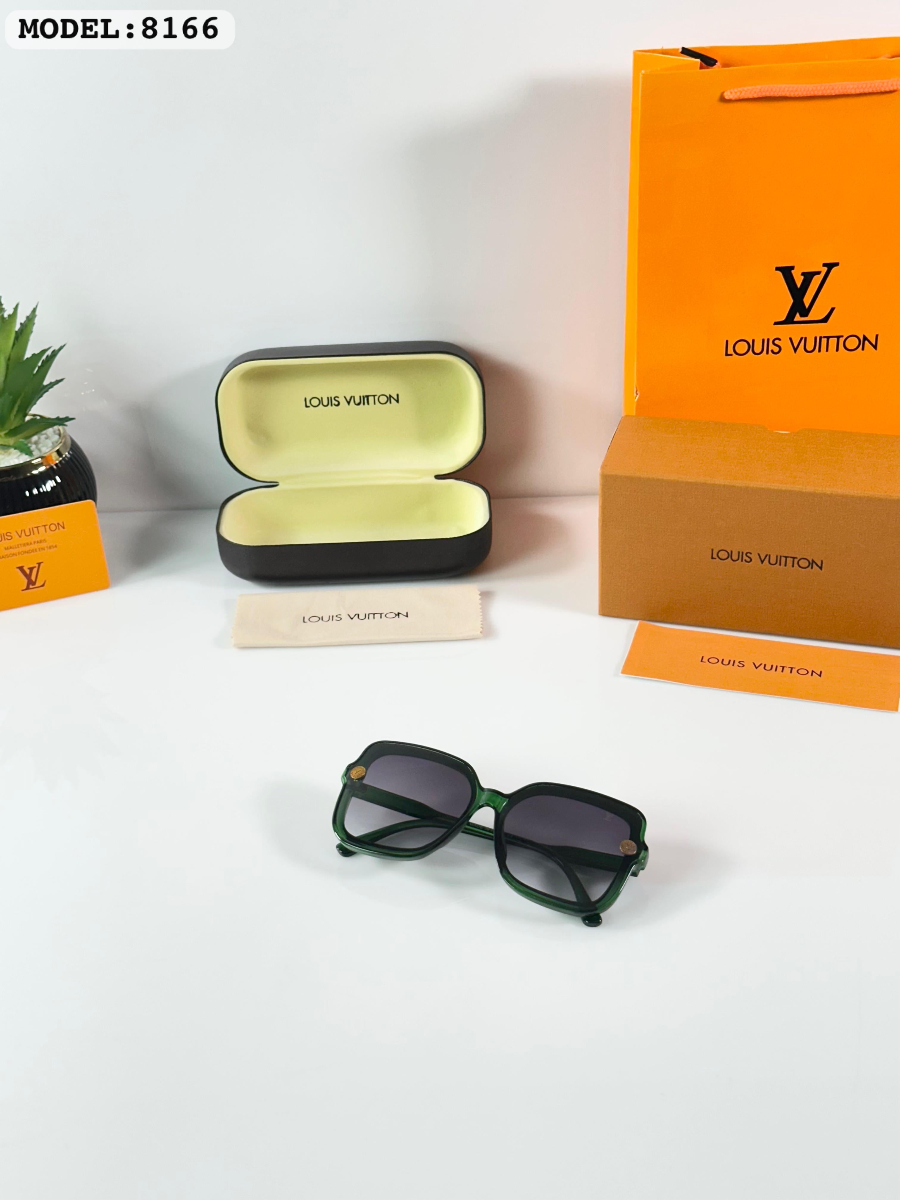 LO_UIS VUITT_ON WMNS 8166 GREEN BLACK DC
