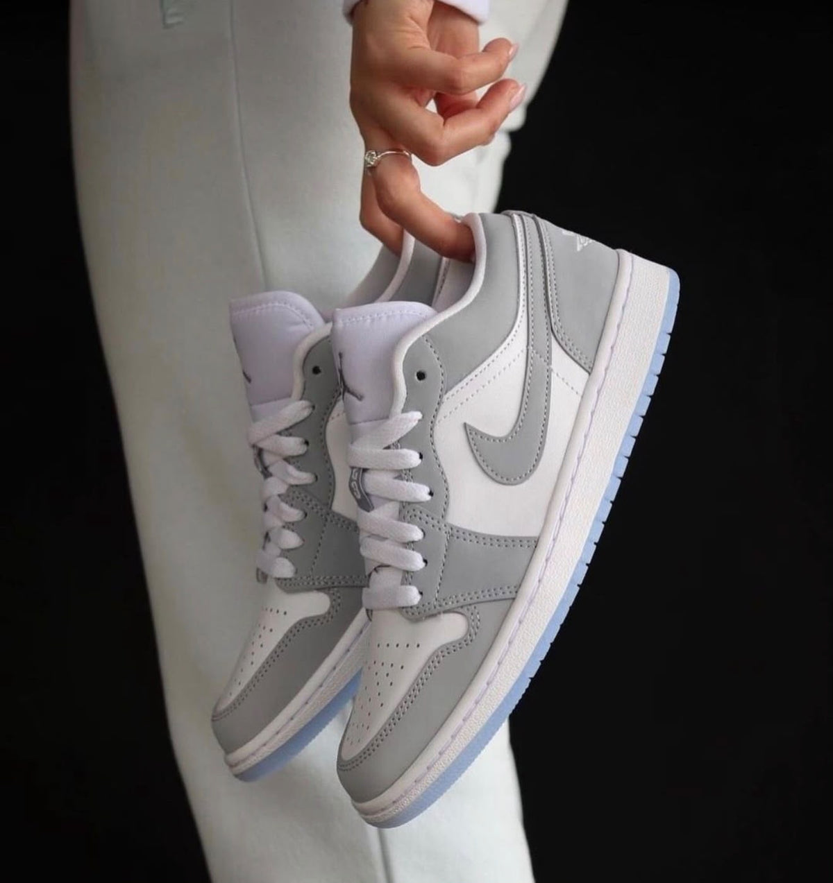 NIK_E AIR JORDAN 1 LOW WHITE WOLF GREY