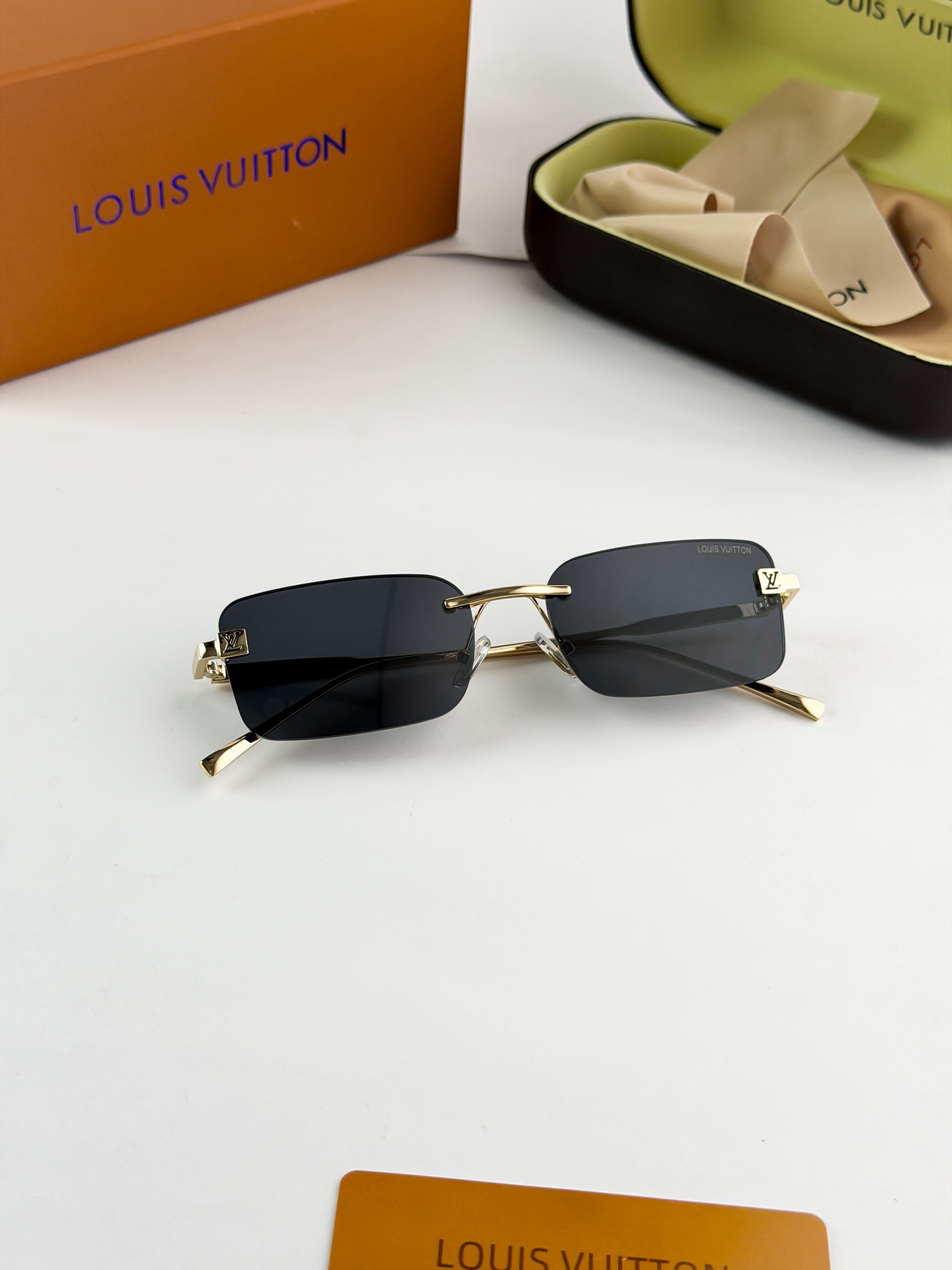 LO_UIS VUITT_ON GOLD BLACK 213  LOOK LIKE STYLISH