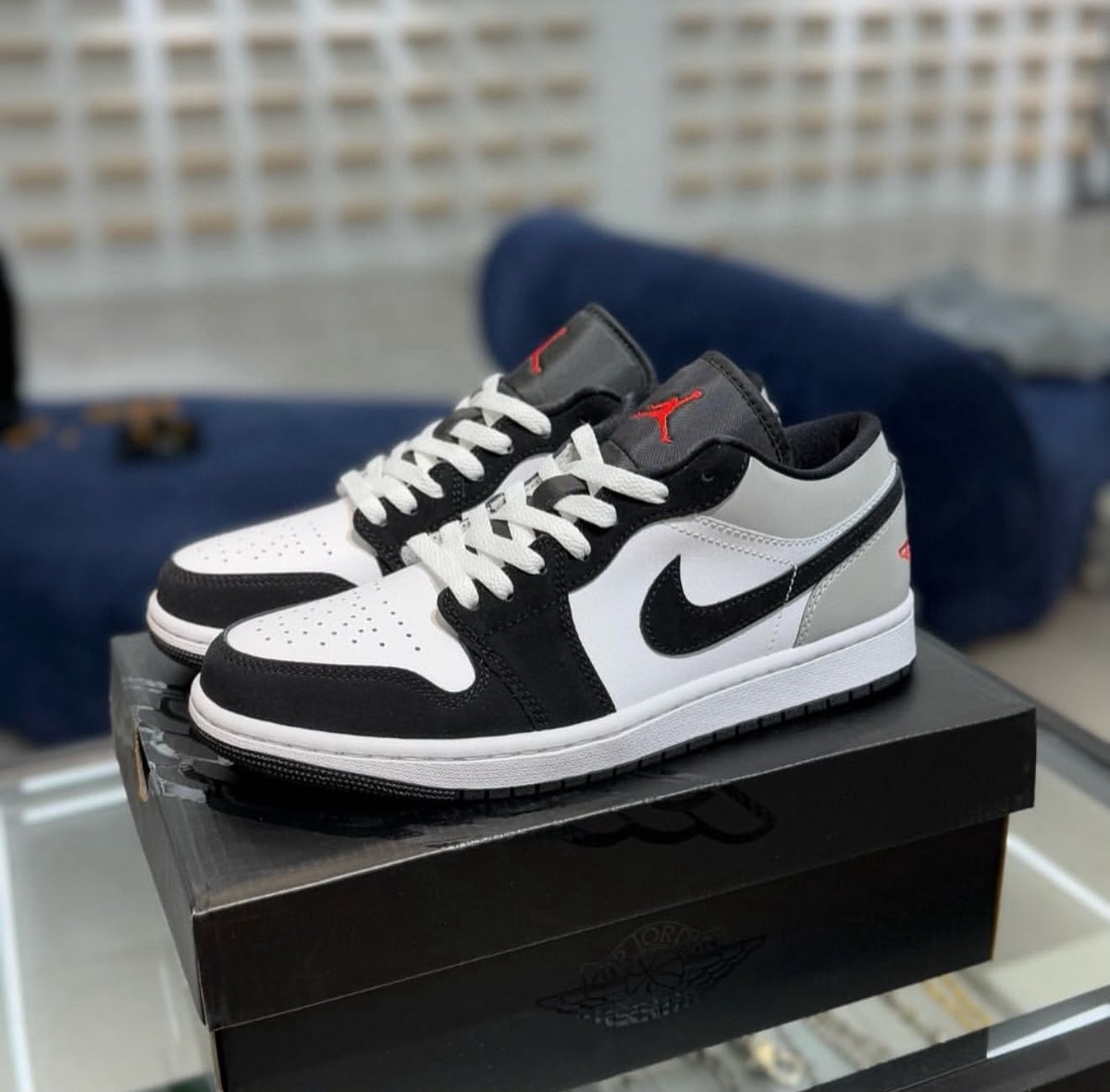 NIK_E AIR JORDAN 1 WHITE FIRE RED BLACK