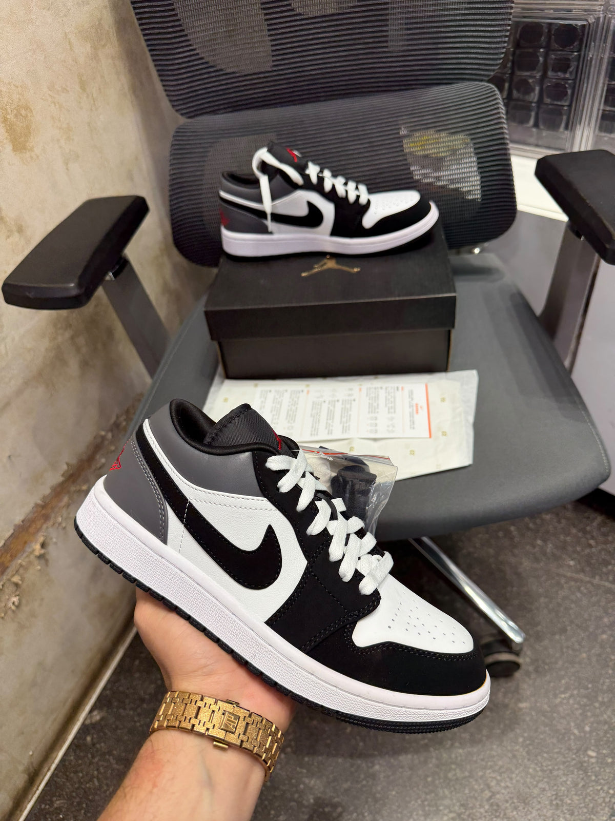 NIK_E AIR JORDAN 1 WHITE FIRE RED BLACK