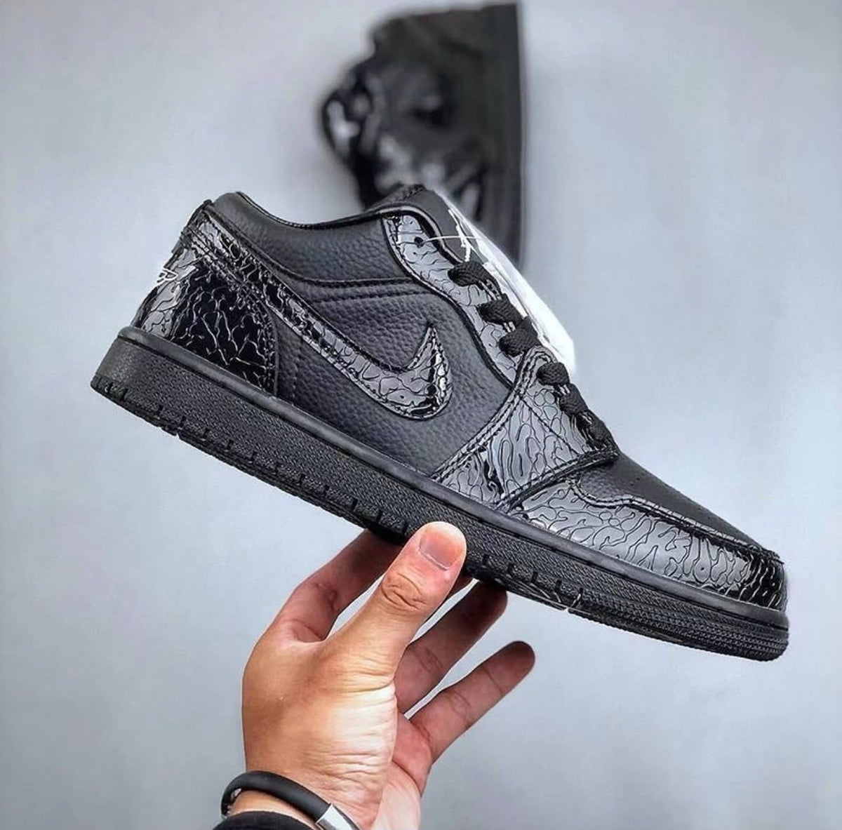 NIK_E AIR JORDAN 1 LOW BLACK CROC