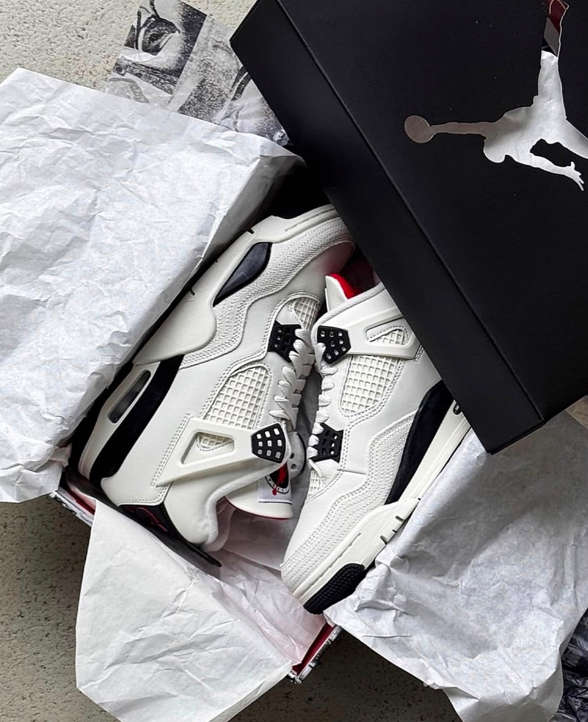 NIK_E AIR JORDAN RETRO 4 FIGHT CLUB