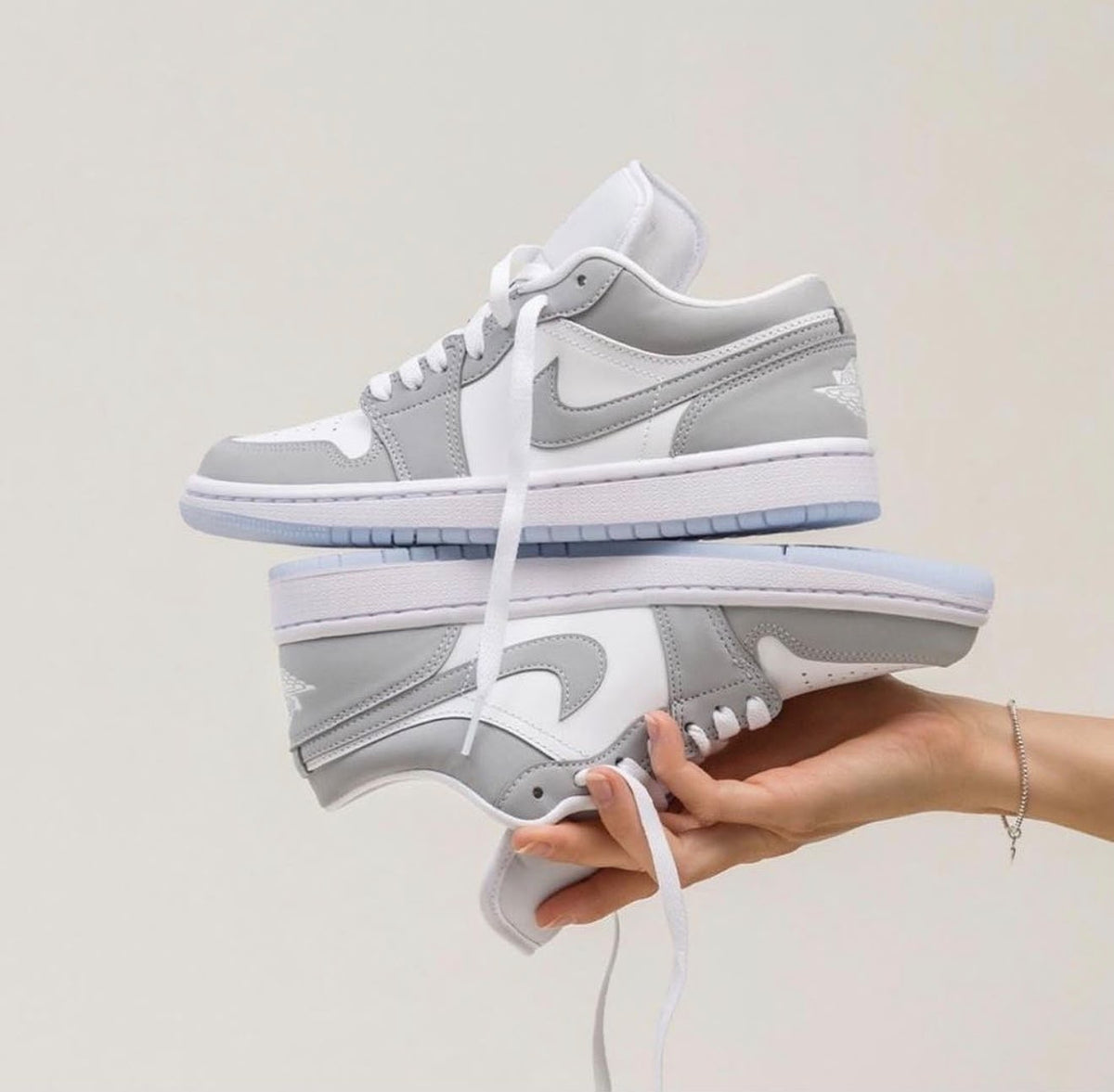 NIK_E AIR JORDAN 1 LOW WHITE WOLF GREY