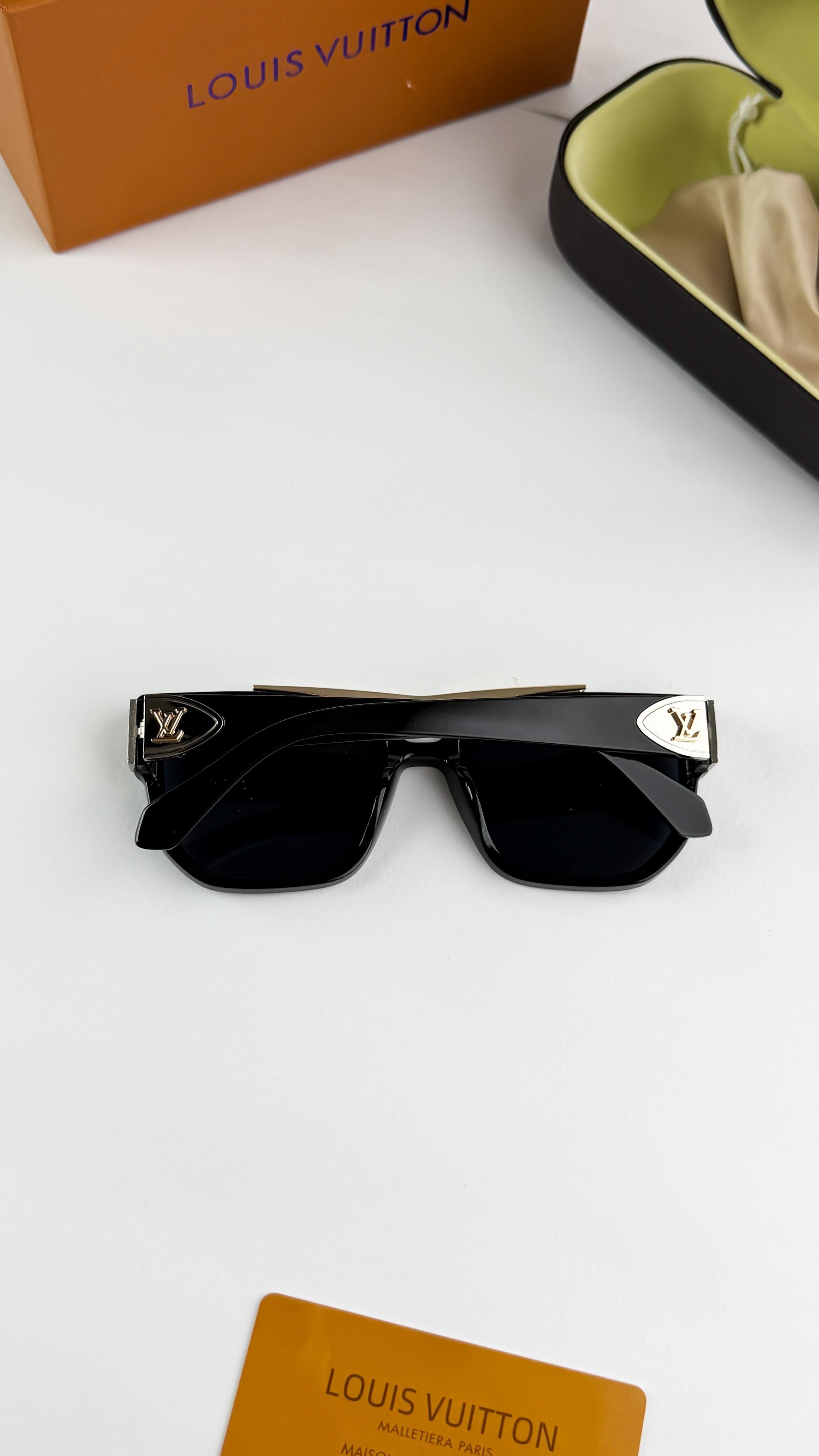 *LOUI_S VUI_TTON GOLD BLACK