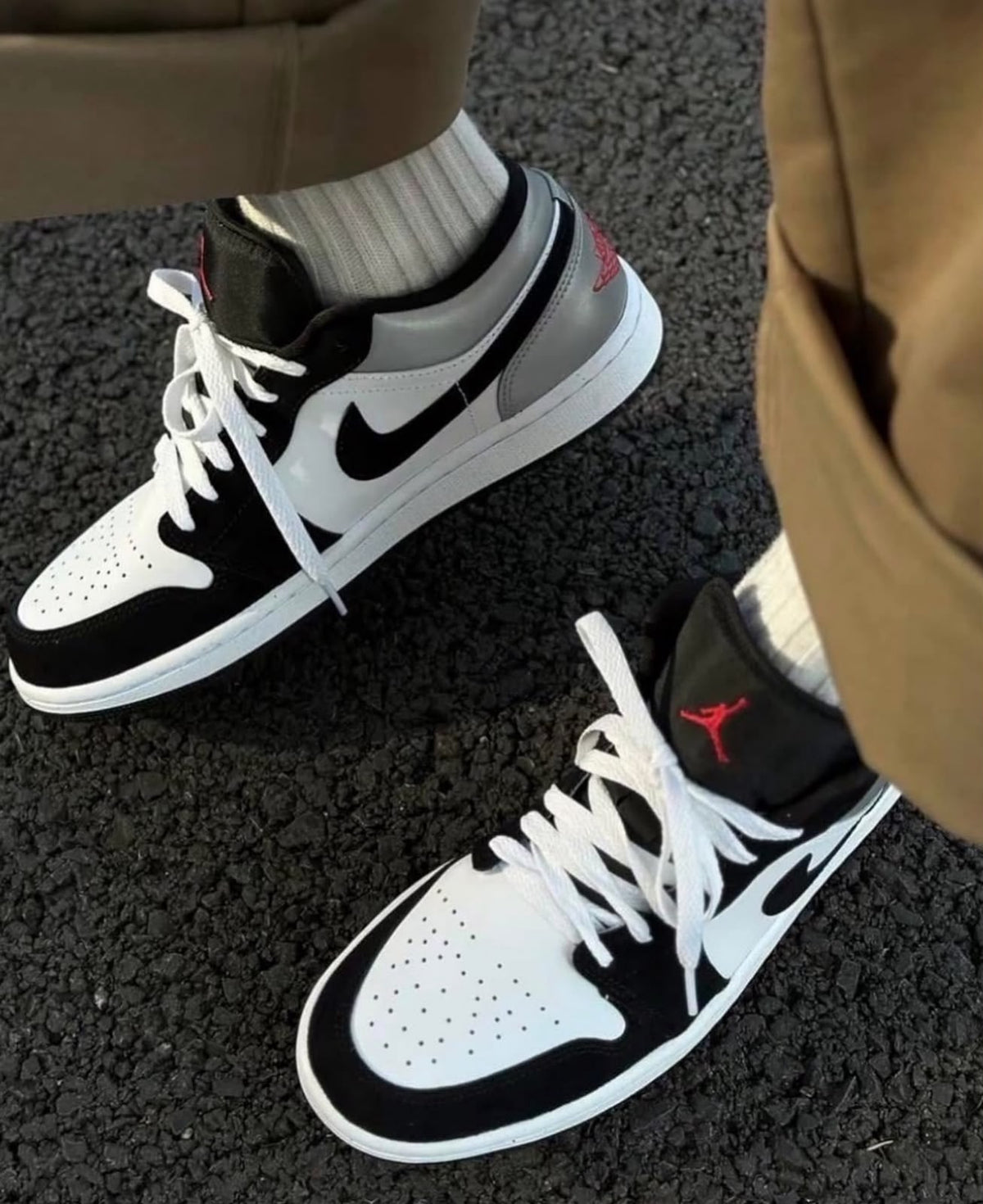 NIK_E AIR JORDAN 1 WHITE FIRE RED BLACK