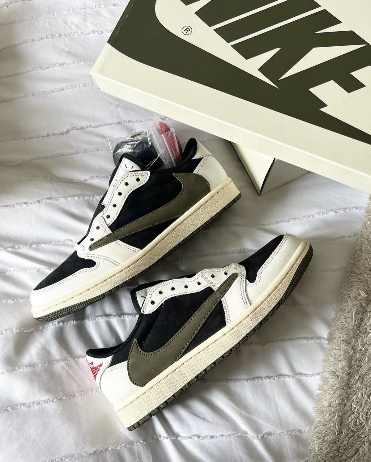 NIK_E AIR JORDON LOW X TRAVISS SCOTTT OLIVE