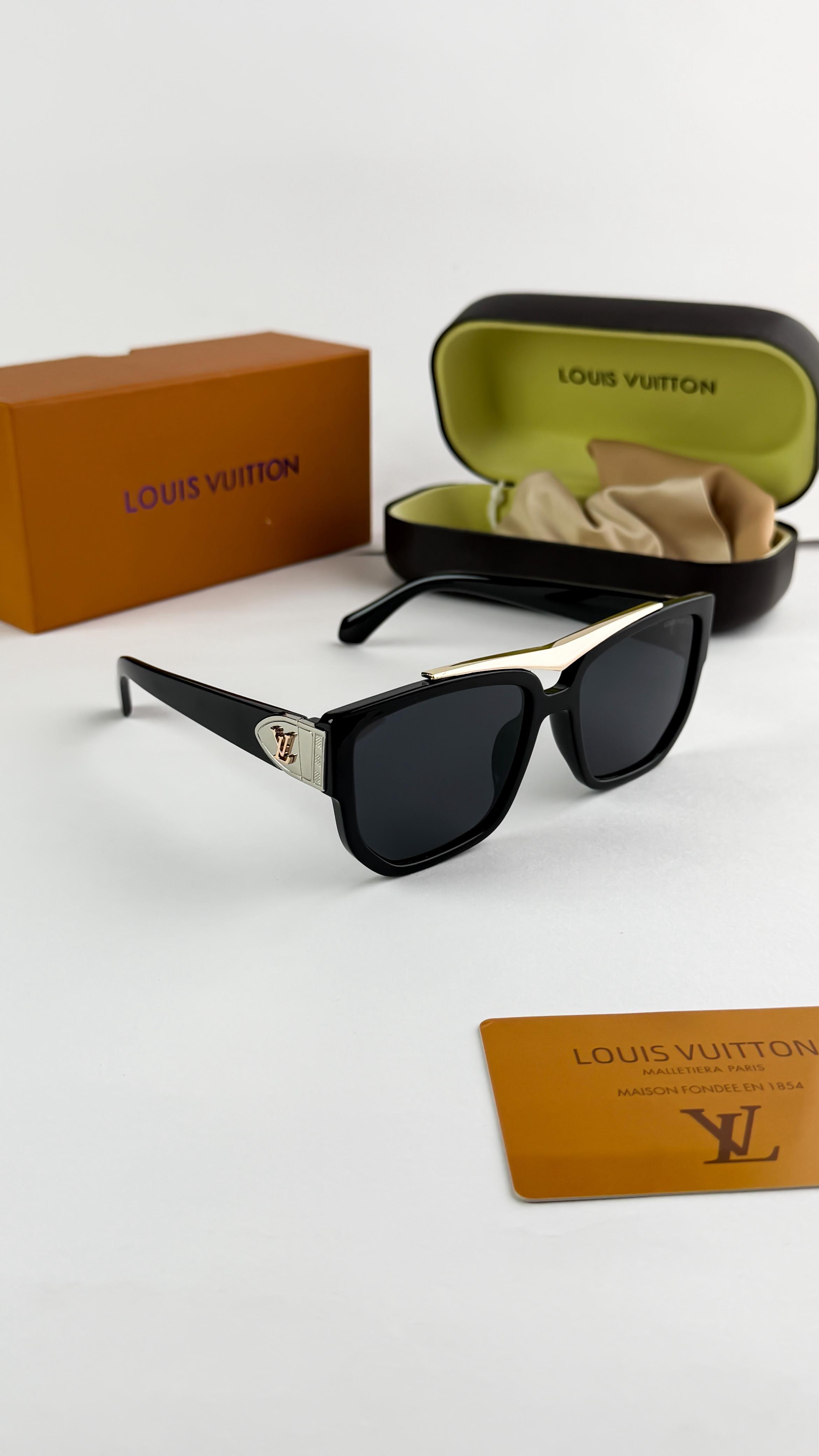 *LOUI_S VUI_TTON GOLD BLACK