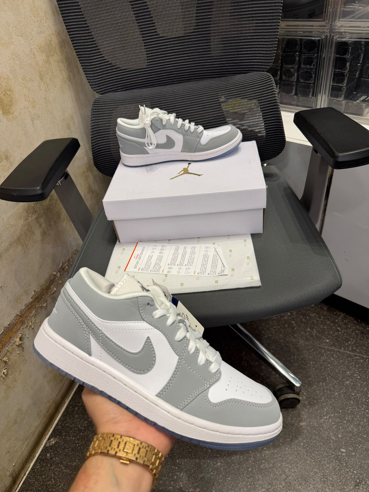 NIK_E AIR JORDAN 1 LOW WHITE WOLF GREY