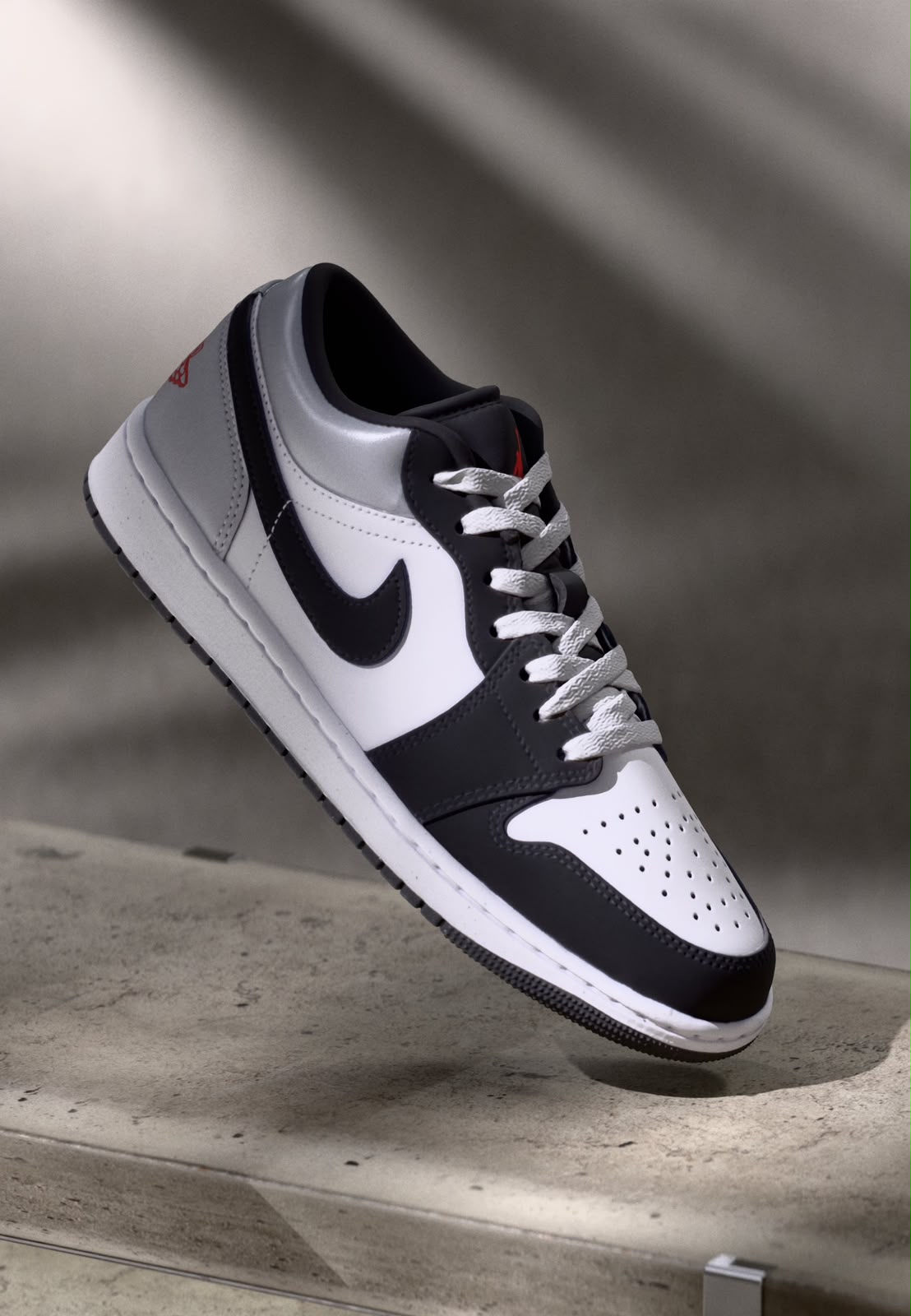 NIK_E AIR JORDAN 1 WHITE FIRE RED BLACK